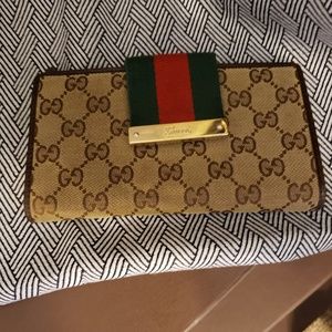 Vintage Gucci continental wallet